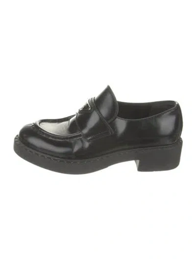 Pre-owned Prada Enameled Metal Triangle Leather Oxfords In Black