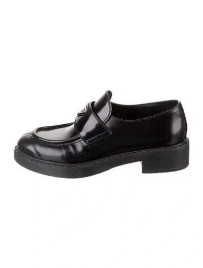 Pre-owned Prada Enameled Metal Triangle Leather Oxfords In Black