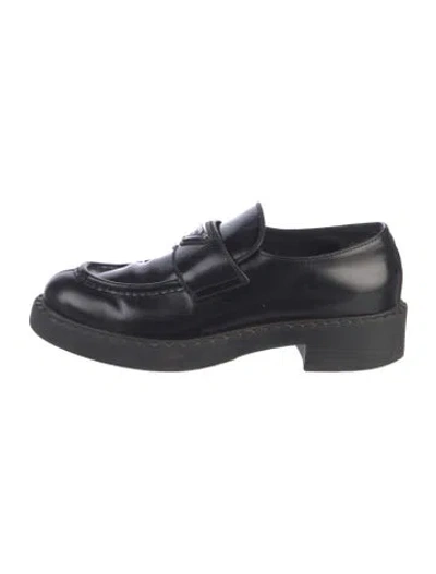 Pre-owned Prada Enameled Metal Triangle Leather Oxfords In Black