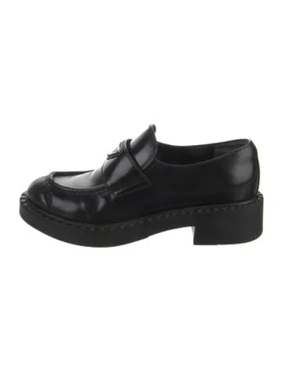 Pre-owned Prada Enameled Metal Triangle Leather Oxfords In Black
