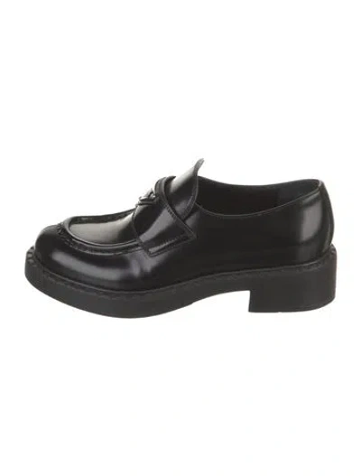Pre-owned Prada Enameled Metal Triangle Leather Oxfords In Black