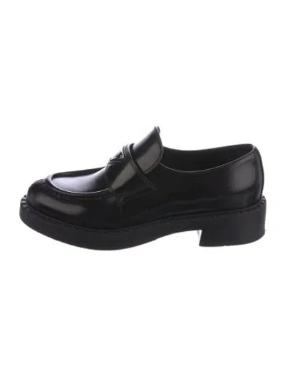 Pre-owned Prada Enameled Metal Triangle Leather Oxfords In Black