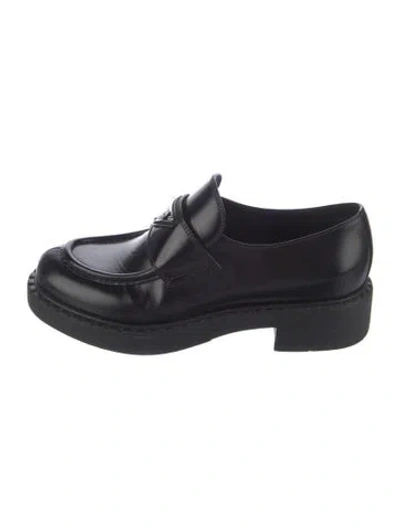 Pre-owned Prada Enameled Metal Triangle Leather Oxfords In Black
