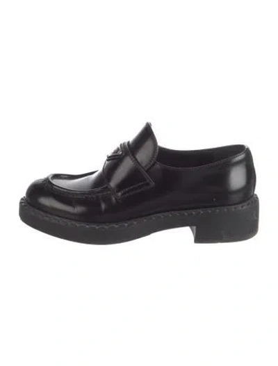 Pre-owned Prada Enameled Metal Triangle Leather Oxfords In Black
