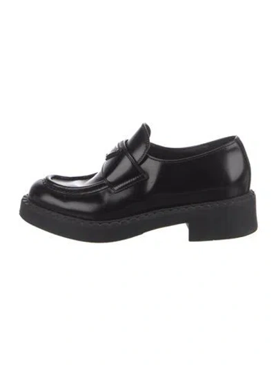 Pre-owned Prada Enameled Metal Triangle Leather Oxfords In Black