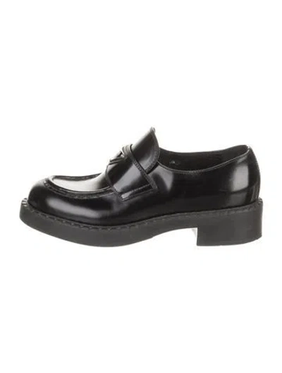 Pre-owned Prada Enameled Metal Triangle Leather Oxfords In Black
