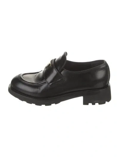 Pre-owned Prada Enameled Metal Triangle Leather Oxfords In Black