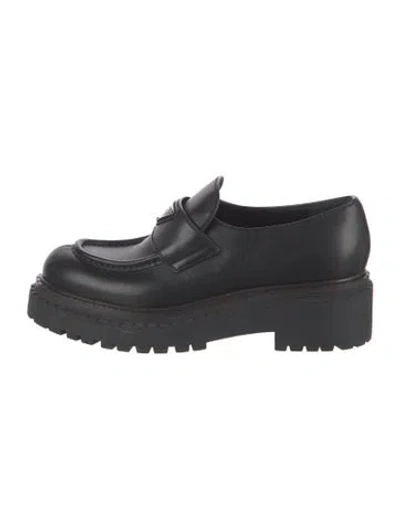 Pre-owned Prada Enameled Metal Triangle Leather Oxfords In Black