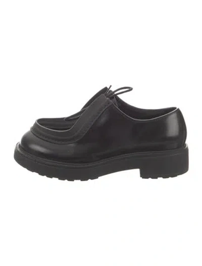 Pre-owned Prada Enameled Metal Triangle Leather Oxfords In Black