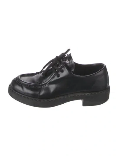 Pre-owned Prada Enameled Metal Triangle Leather Oxfords In Black