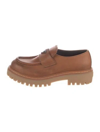Pre-owned Prada Enameled Metal Triangle Leather Oxfords In Brown