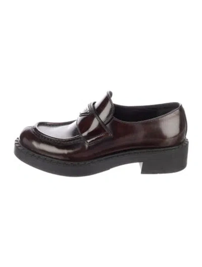 Pre-owned Prada Enameled Metal Triangle Leather Oxfords In Brown