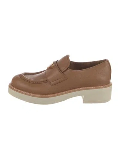 Pre-owned Prada Enameled Metal Triangle Leather Oxfords In Brown