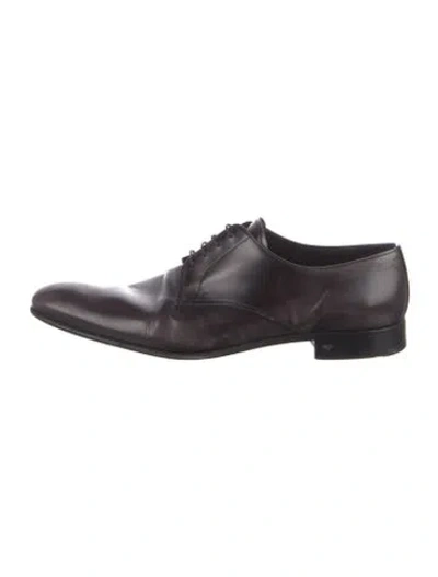 Pre-owned Prada Enameled Metal Triangle Leather Oxfords In Brown
