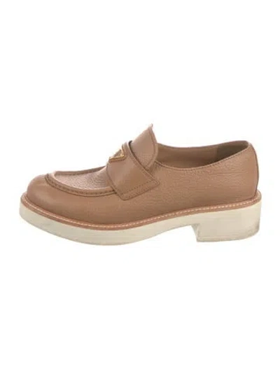 Pre-owned Prada Enameled Metal Triangle Leather Oxfords In Neutral