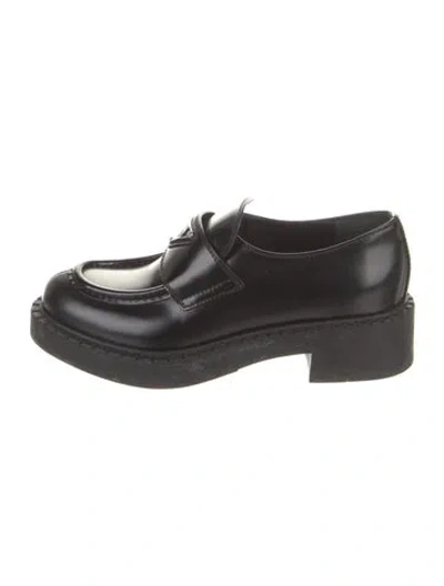 Pre-owned Prada Enameled Metal Triangle Leather Pumps In Black