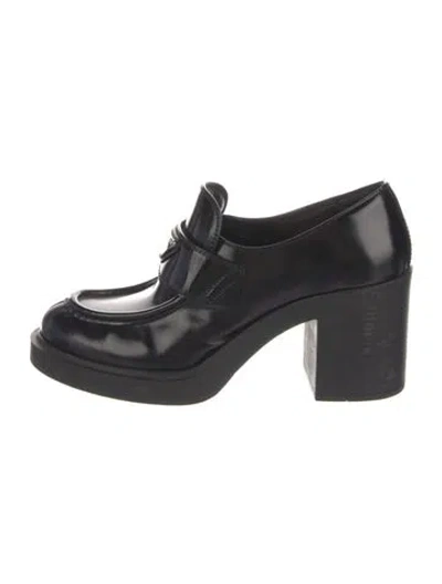 Pre-owned Prada Enameled Metal Triangle Leather Pumps In Black