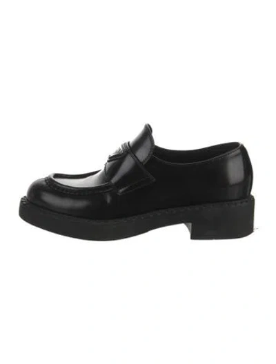 Pre-owned Prada Enameled Metal Triangle Leather Pumps In Black