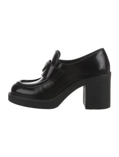 Pre-owned Prada Enameled Metal Triangle Leather Pumps In Black