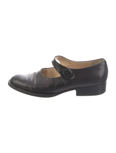 Pre-owned Prada Enameled Metal Triangle Leather Pumps In Black