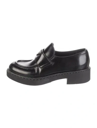 Pre-owned Prada Enameled Metal Triangle Leather Pumps In Black
