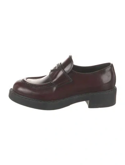 Pre-owned Prada Enameled Metal Triangle Leather Pumps In Burgundy