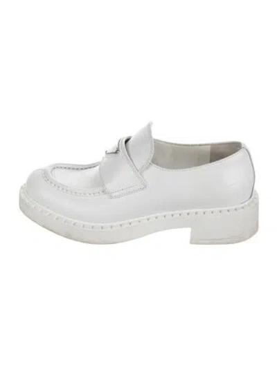 Pre-owned Prada Enameled Metal Triangle Leather Pumps In White