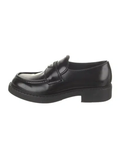 Pre-owned Prada Enameled Metal Triangle Patent Leather Dress Loafers In Black
