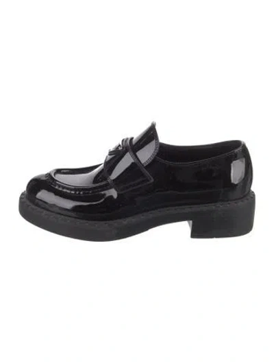 Pre-owned Prada Enameled Metal Triangle Patent Leather Dress Loafers In Black
