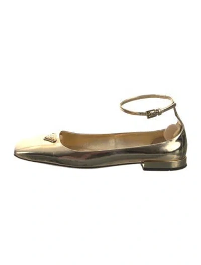 Pre-owned Prada Enameled Metal Triangle Patent Leather Flats