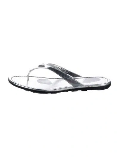 Pre-owned Prada Enameled Metal Triangle Patent Leather Flip Flops In Metallic/silver