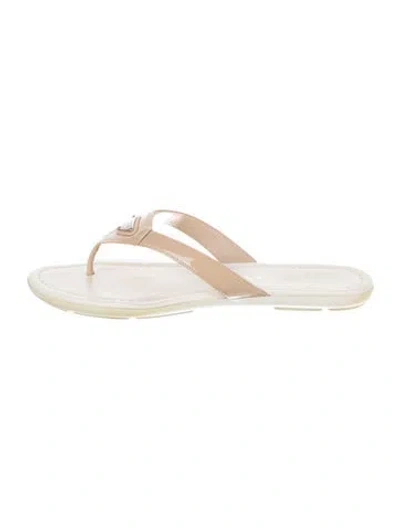 Pre-owned Prada Enameled Metal Triangle Patent Leather Flip Flops In White