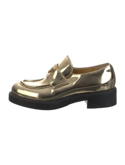Pre-owned Prada Enameled Metal Triangle Patent Leather Oxfords