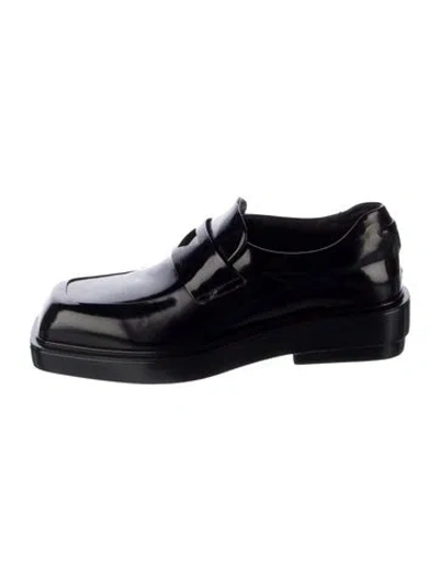 Pre-owned Prada Enameled Metal Triangle Patent Leather Oxfords In Black