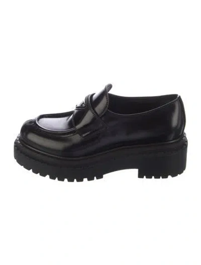 Pre-owned Prada Enameled Metal Triangle Patent Leather Oxfords In Black