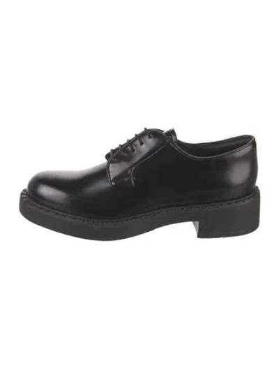 Pre-owned Prada Enameled Metal Triangle Patent Leather Oxfords In Black