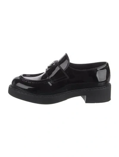 Pre-owned Prada Enameled Metal Triangle Patent Leather Oxfords In Black