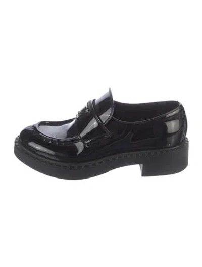 Pre-owned Prada Enameled Metal Triangle Patent Leather Oxfords In Black