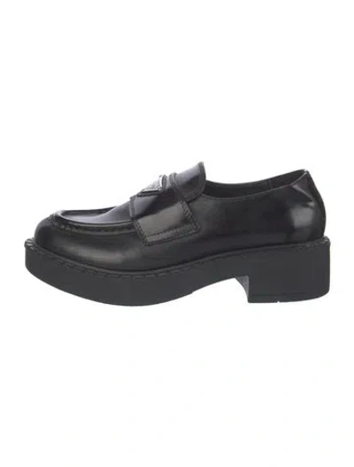 Pre-owned Prada Enameled Metal Triangle Patent Leather Oxfords In Black