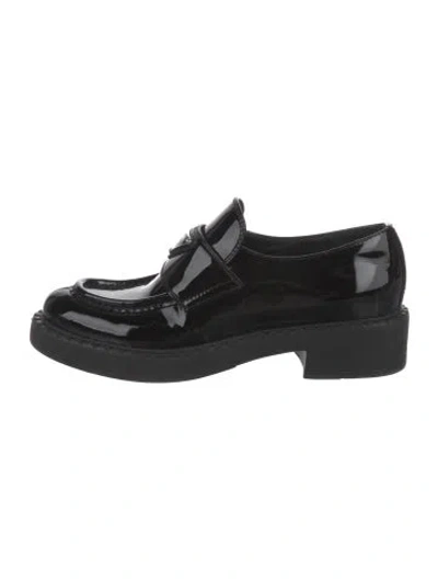 Pre-owned Prada Enameled Metal Triangle Patent Leather Oxfords In Black