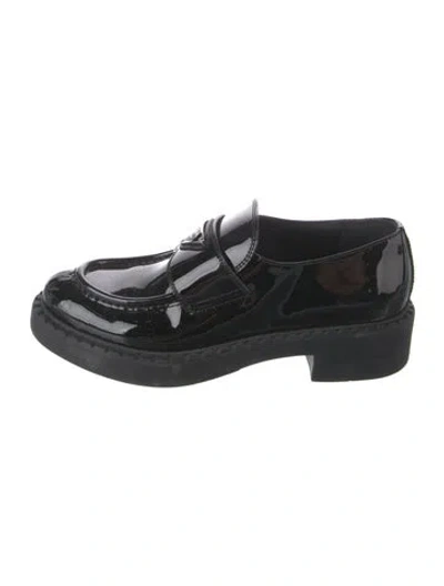 Pre-owned Prada Enameled Metal Triangle Patent Leather Oxfords In Black