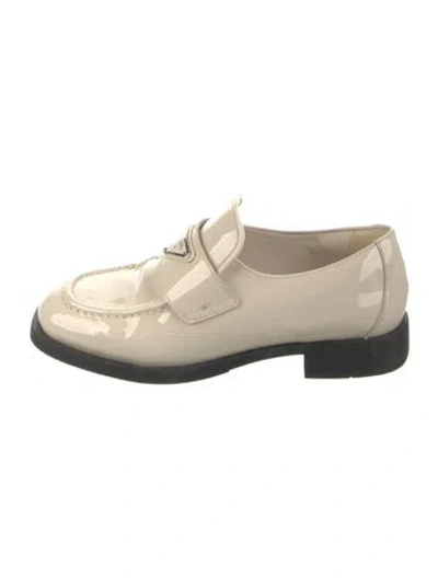 Pre-owned Prada Enameled Metal Triangle Patent Leather Oxfords In Neutral