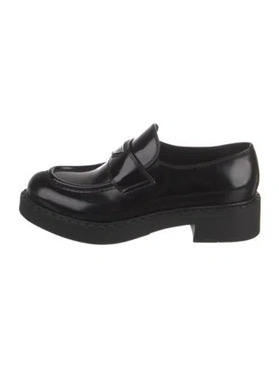 Pre-owned Prada Enameled Metal Triangle Patent Leather Oxfords W/ Tags In Black