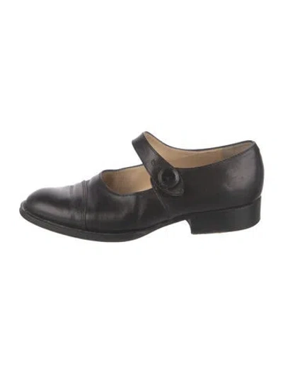 Pre-owned Prada Enameled Metal Triangle Patent Leather Pumps In Black