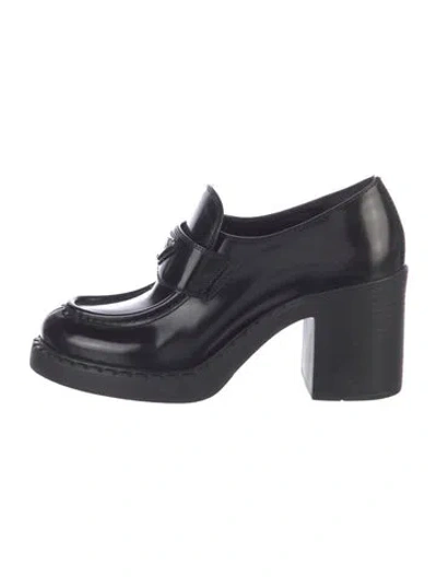 Pre-owned Prada Enameled Metal Triangle Patent Leather Pumps In Black