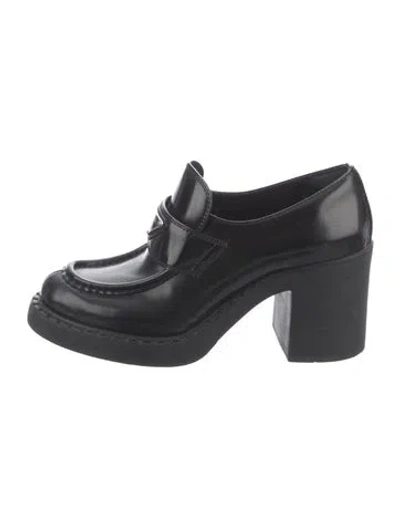 Pre-owned Prada Enameled Metal Triangle Patent Leather Pumps In Black