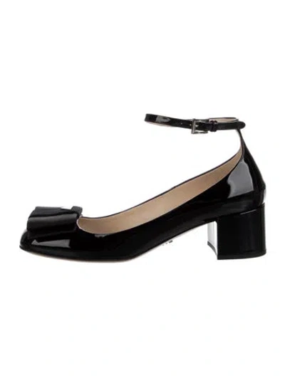 Pre-owned Prada Enameled Metal Triangle Patent Leather Pumps In Black