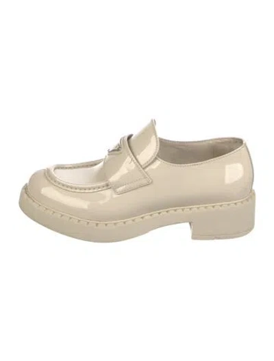 Pre-owned Prada Enameled Metal Triangle Patent Leather Pumps In Neutral