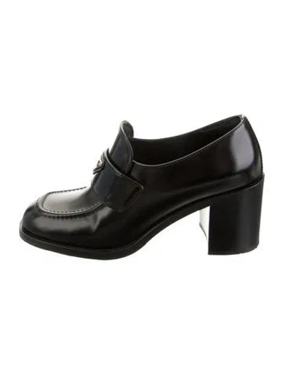 Pre-owned Prada Enameled Metal Triangle Rubber Slides In Black