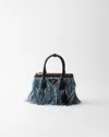 Prada Galleria Mini Bag Mit Federbesatz In Blassblau/schwarz